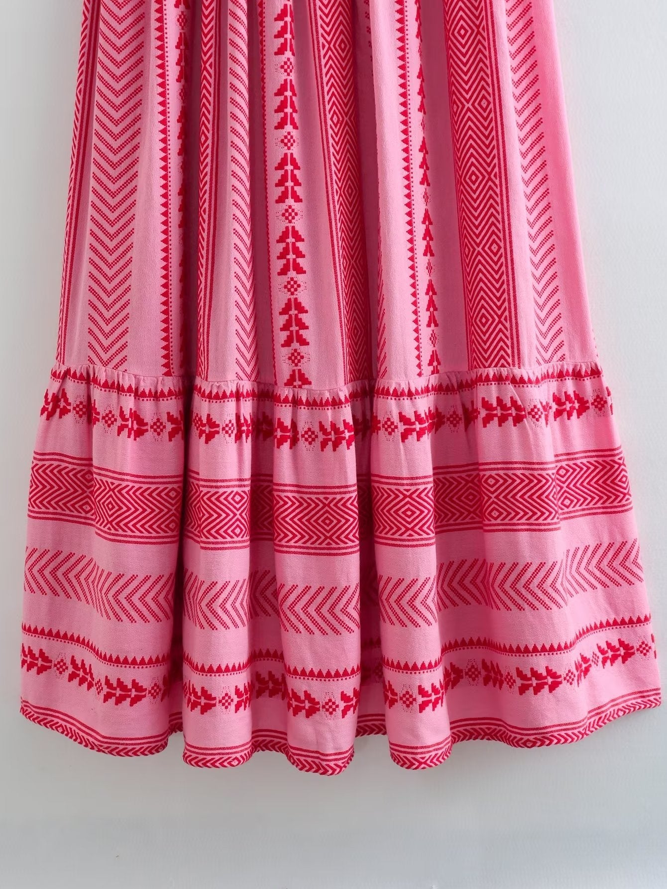 Lucy – Langes gehäkeltes Kleid mit U-Ausschnitt und Spaghetti-Trägern