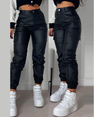 Lucy – Vegane Lederhose mit Reißverschluss und Faltentaschen