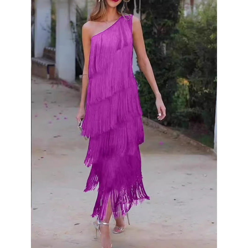 Nicola – Kleid mit diagonellem Kragen und mehrlagigem Fransen-Stitching-Design
