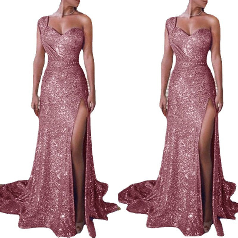 Ruby – Einseitiges ärmelloses glänzendes Split-Kleid