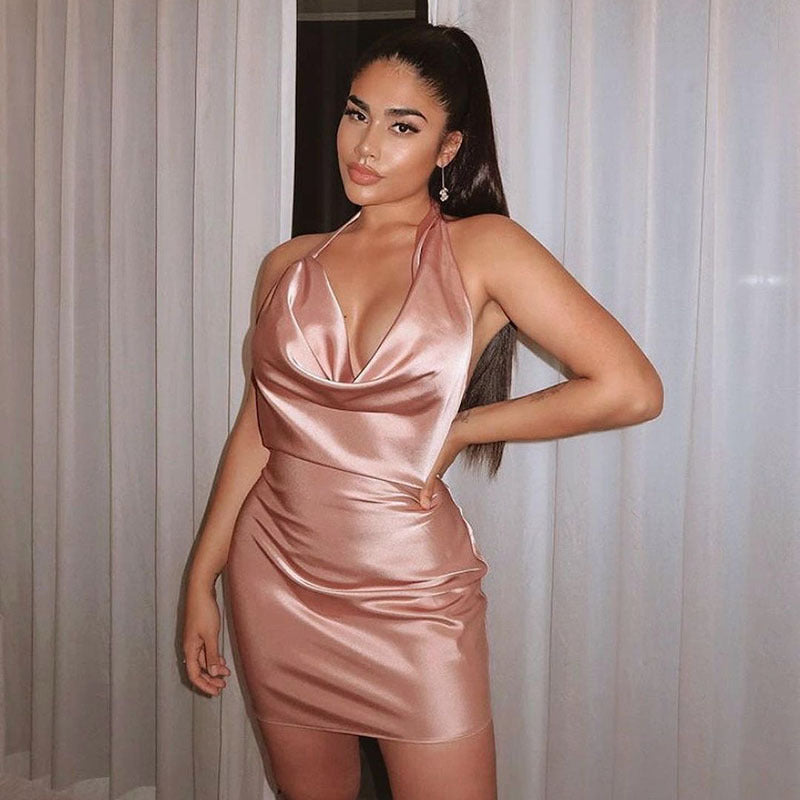 Carol – Satin-Partykleid mit V-Ausschnitt und rückenfreiem Design