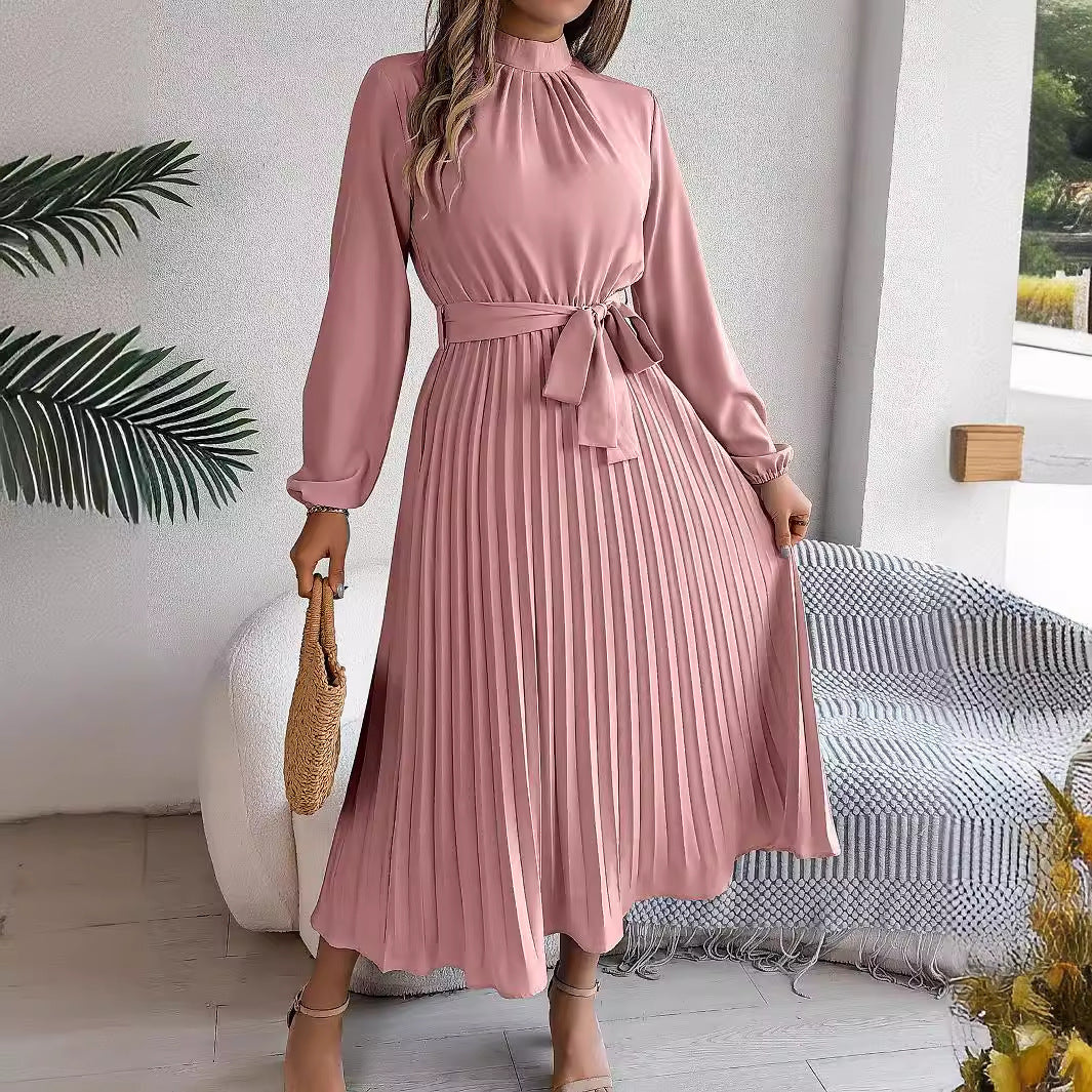 Rachel – Elegantes Kleid mit Stehkragen und langen Ärmeln