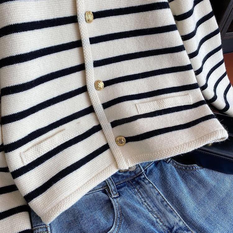 Vanessa – Gestreifter Damenstrickcardigan mit kurzer Länge