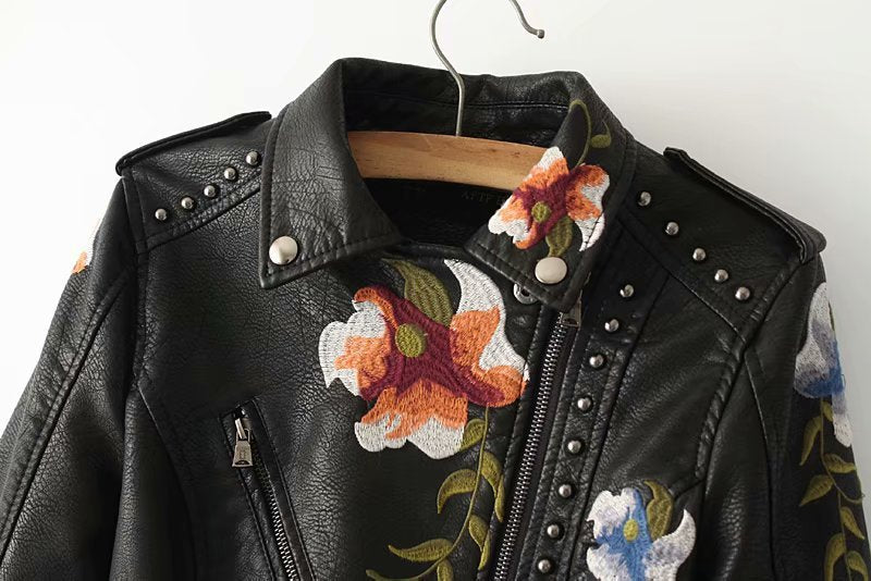 Charlie – Bestickte, gepunktete vegane Lederjacke