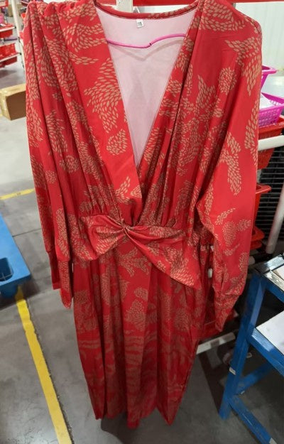 Pamela – Gemaltes Kleid mit V-Ausschnitt und drei Viertelärmeln