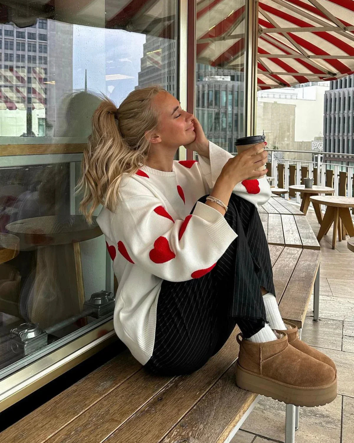 Damen Oversize Sweater mit Herzchen – Kuscheliger Lounge-Pullover im verspielten Look für Freizeit & Zuhause