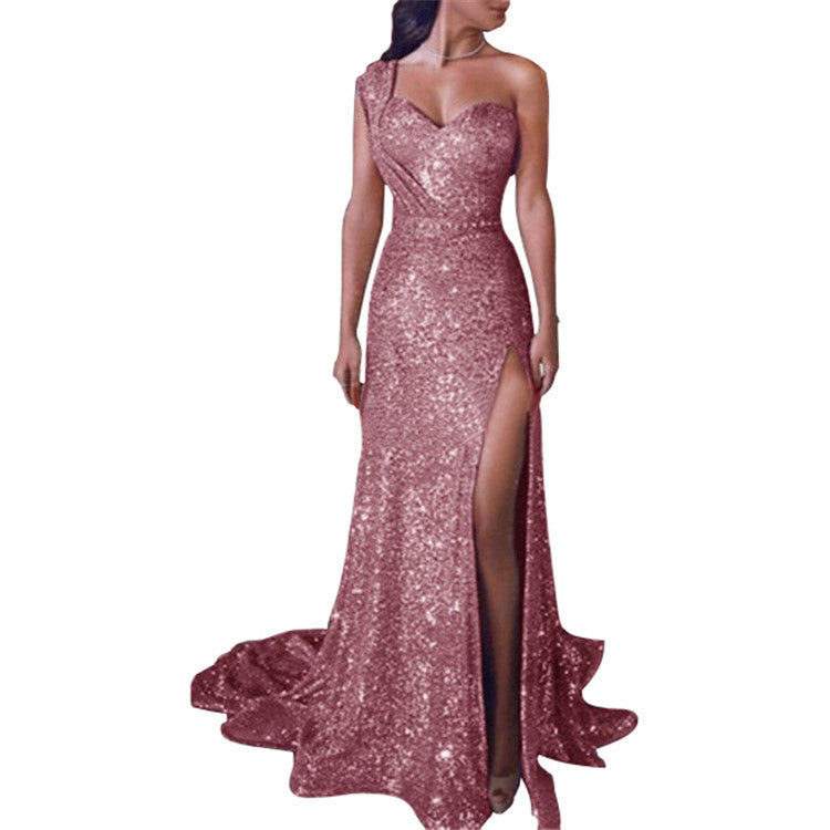 Ruby – Einseitiges ärmelloses glänzendes Split-Kleid