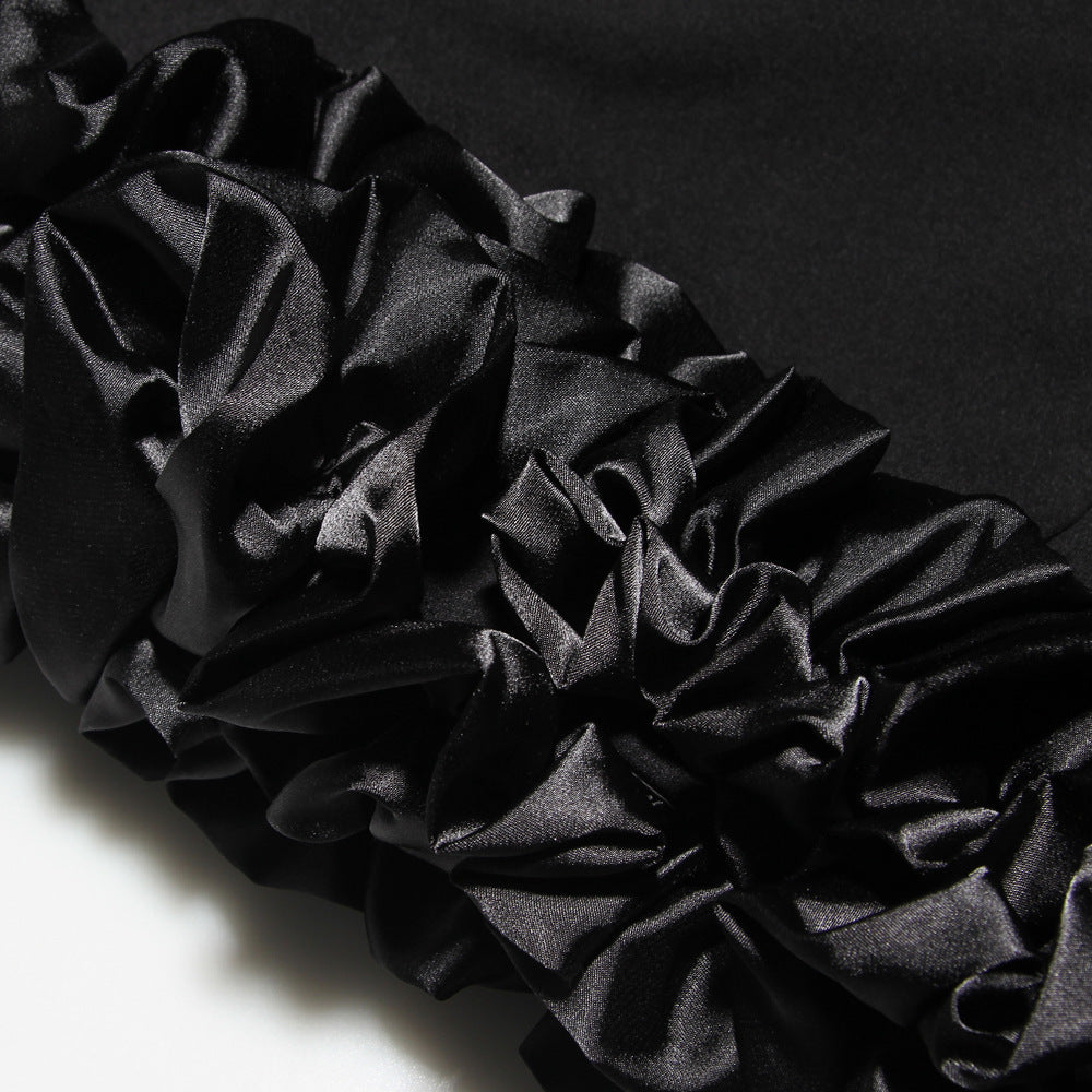Tanya – Schwarzes Trägerkleid mit Quadratkragen