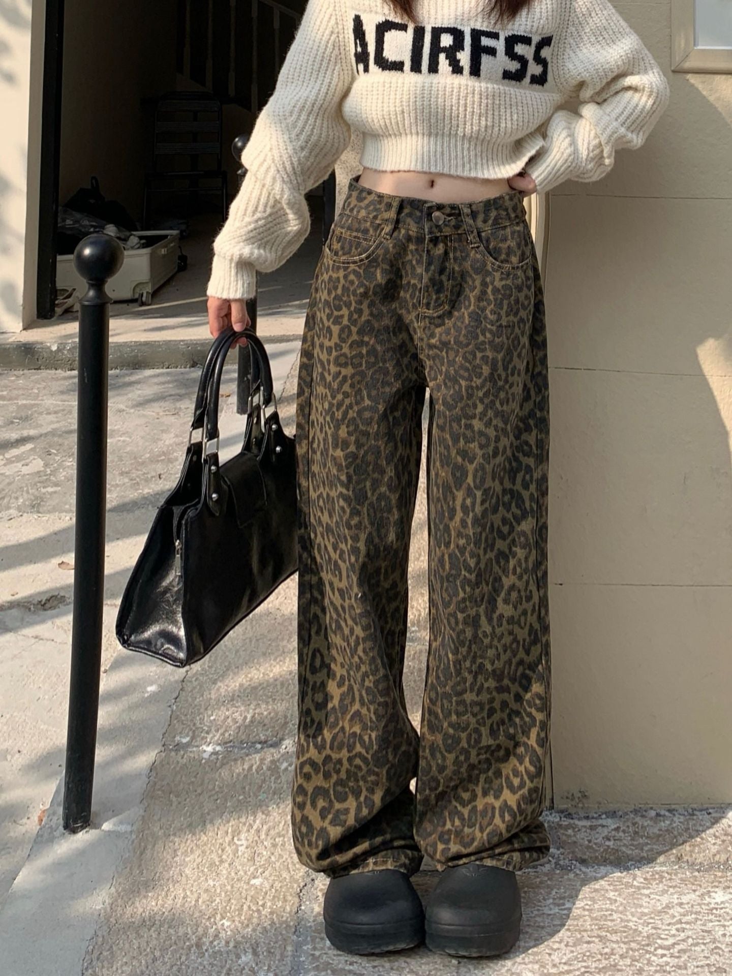 Jasmine – Lockere gerade Jeans mit Leopardenmuster
