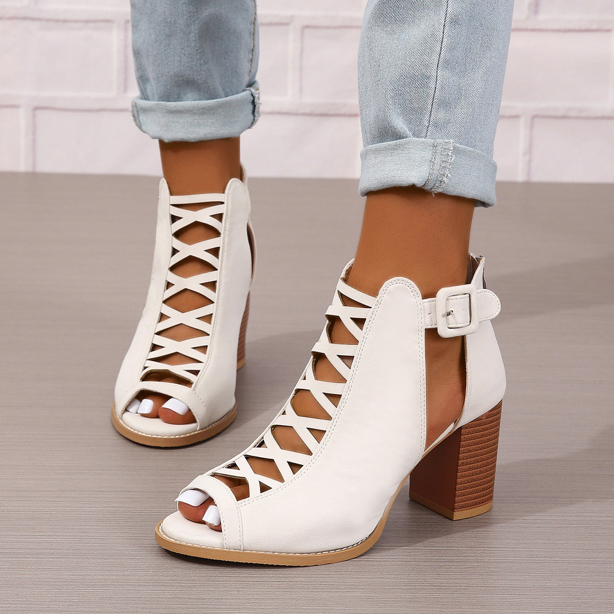Andrea – Hohe Absatzsandalen mit runder Zehenpartie und Schnalle