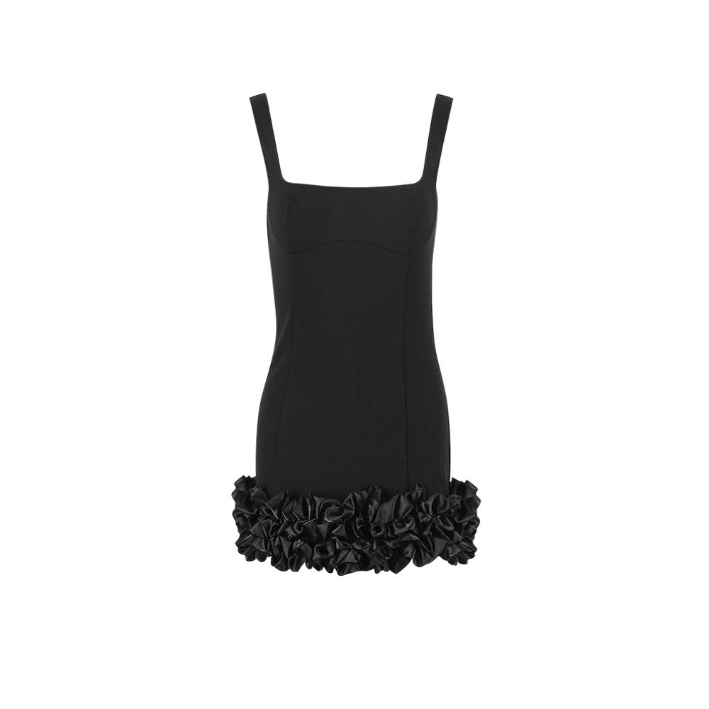 Tanya – Schwarzes Trägerkleid mit Quadratkragen