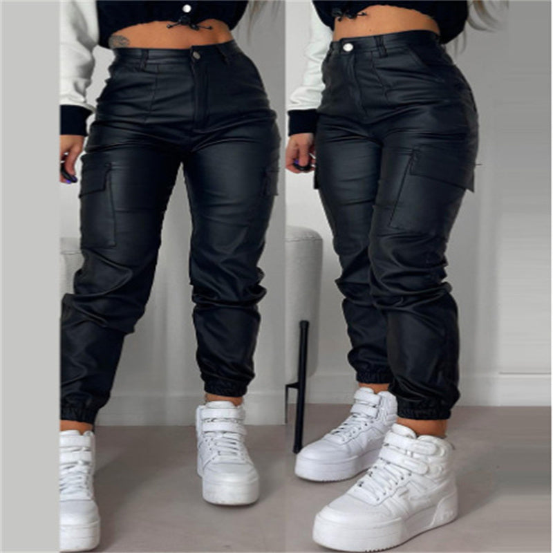 Lucy – Vegane Lederhose mit Reißverschluss und Faltentaschen