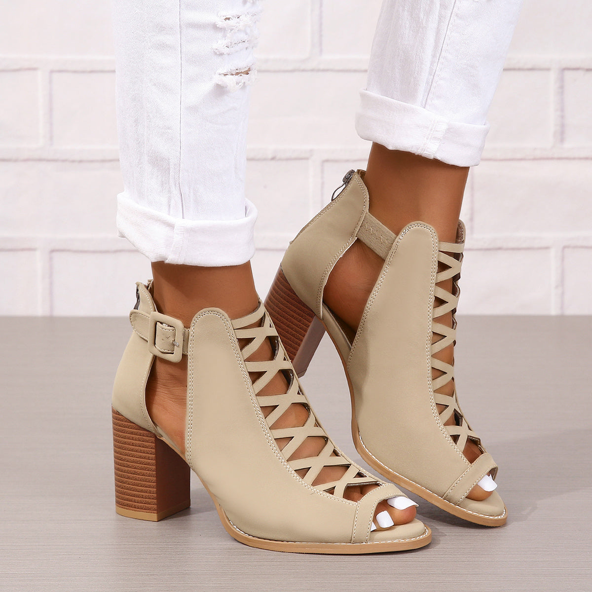 Andrea – Hohe Absatzsandalen mit runder Zehenpartie und Schnalle