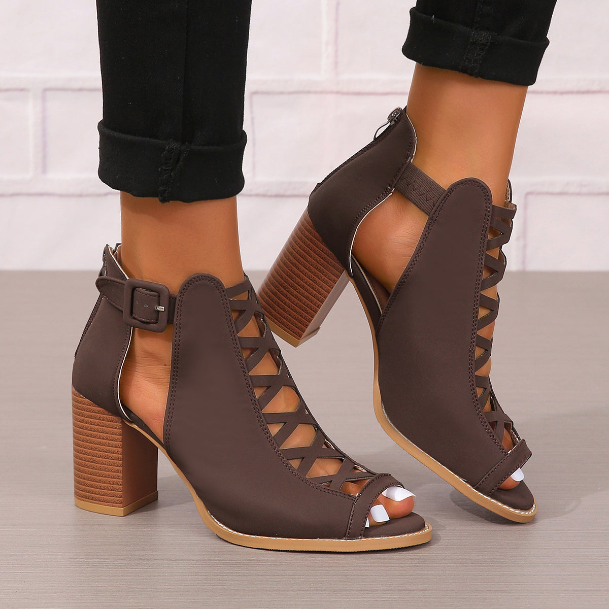 Andrea – Hohe Absatzsandalen mit runder Zehenpartie und Schnalle