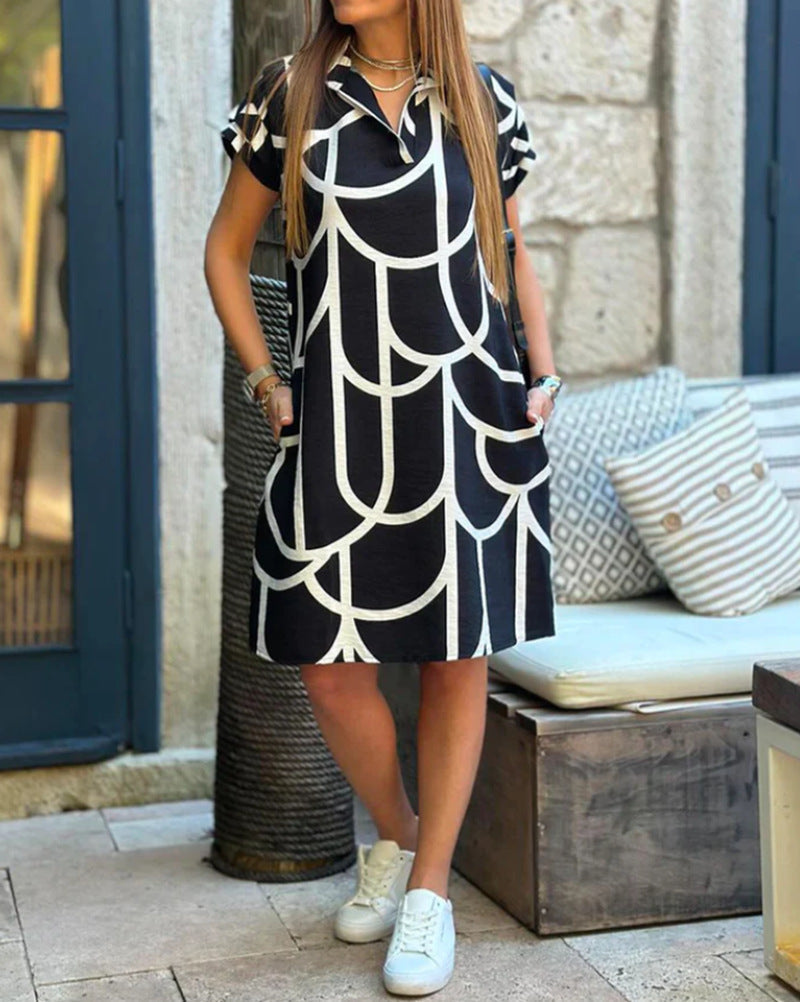 Angela – Bedrucktes V-Ausschnitt-Kleid mit kurzen Ärmeln