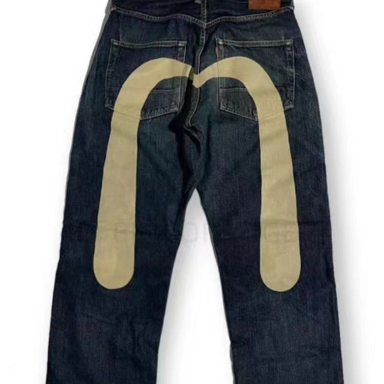 Ruth – Lockere Damenjeans mit klassischem Druck