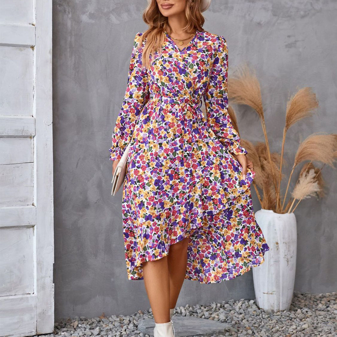 Amy – Langärmliges Kleid mit Blumenmuster und Rüschendetails