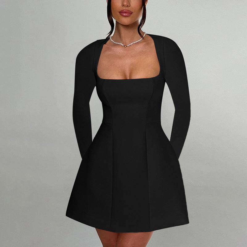 Ruth – Slim Fit Langarmkleid mit quadratischem Kragen