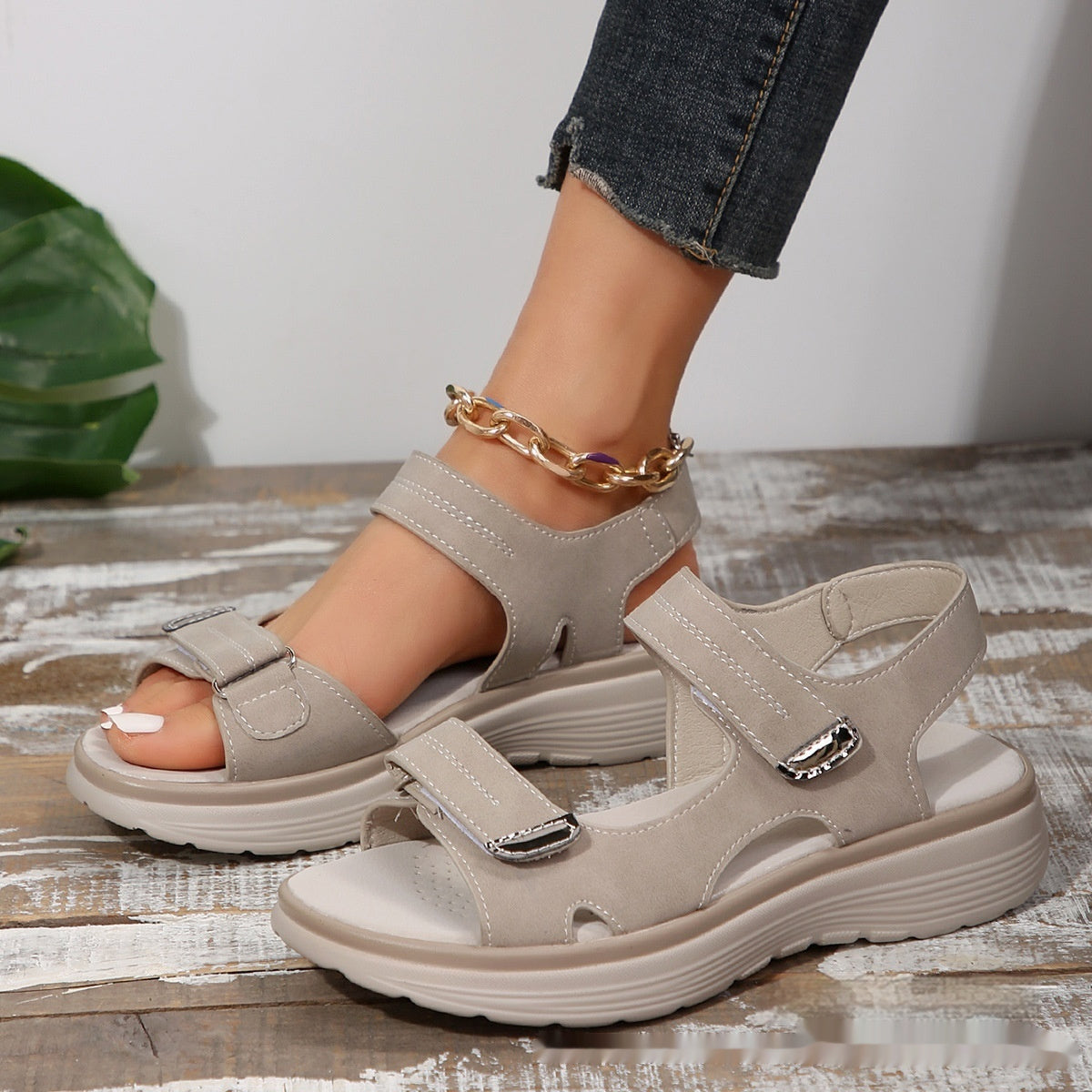 Audrey – Dicke Sandalen mit Klettverschluss