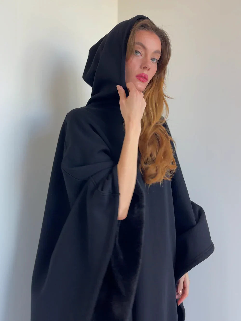 Damen Oversized Hoodie Decke – Komfortable Relax- und Kuschelmode für Zuhause und Unterwegs