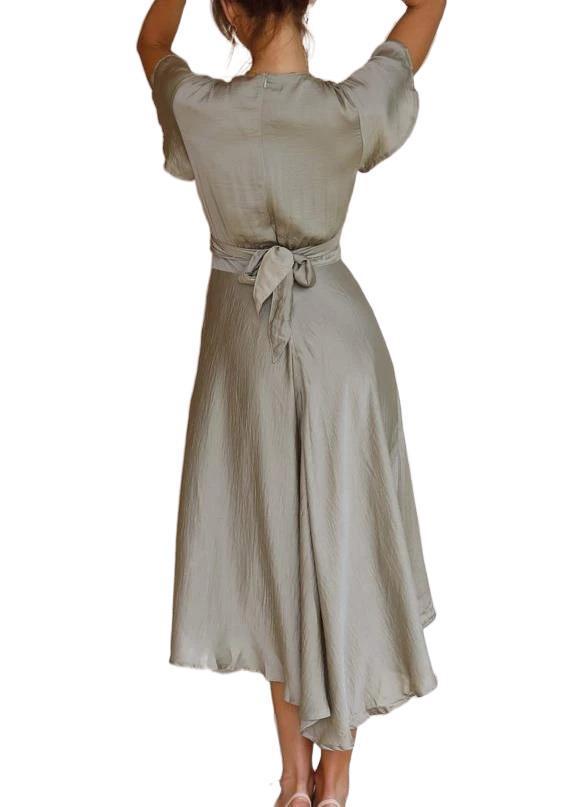 Caroline – Sommerliches Damenkleid mit V-Ausschnitt und unregelmäßigem Schnitt