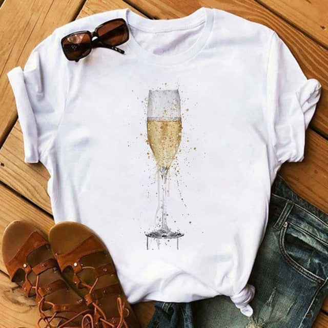 Imogen – Kawaii T-Shirt mit Roségold-Weinglas
