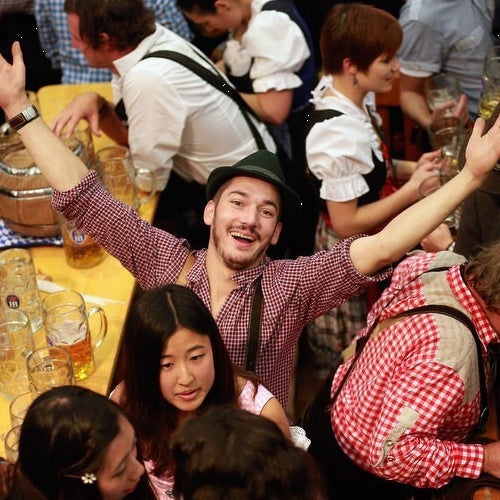 Damen Fedora Hut mit Feder – Oktoberfest Street Style Kurzer Filzhut für modebewusste Frauen