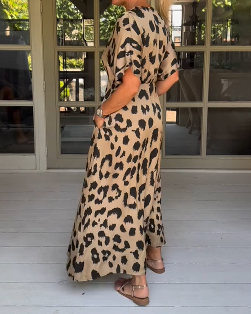 Adele – Lässiges Leopardenmuster-Kleid mit Schlitz