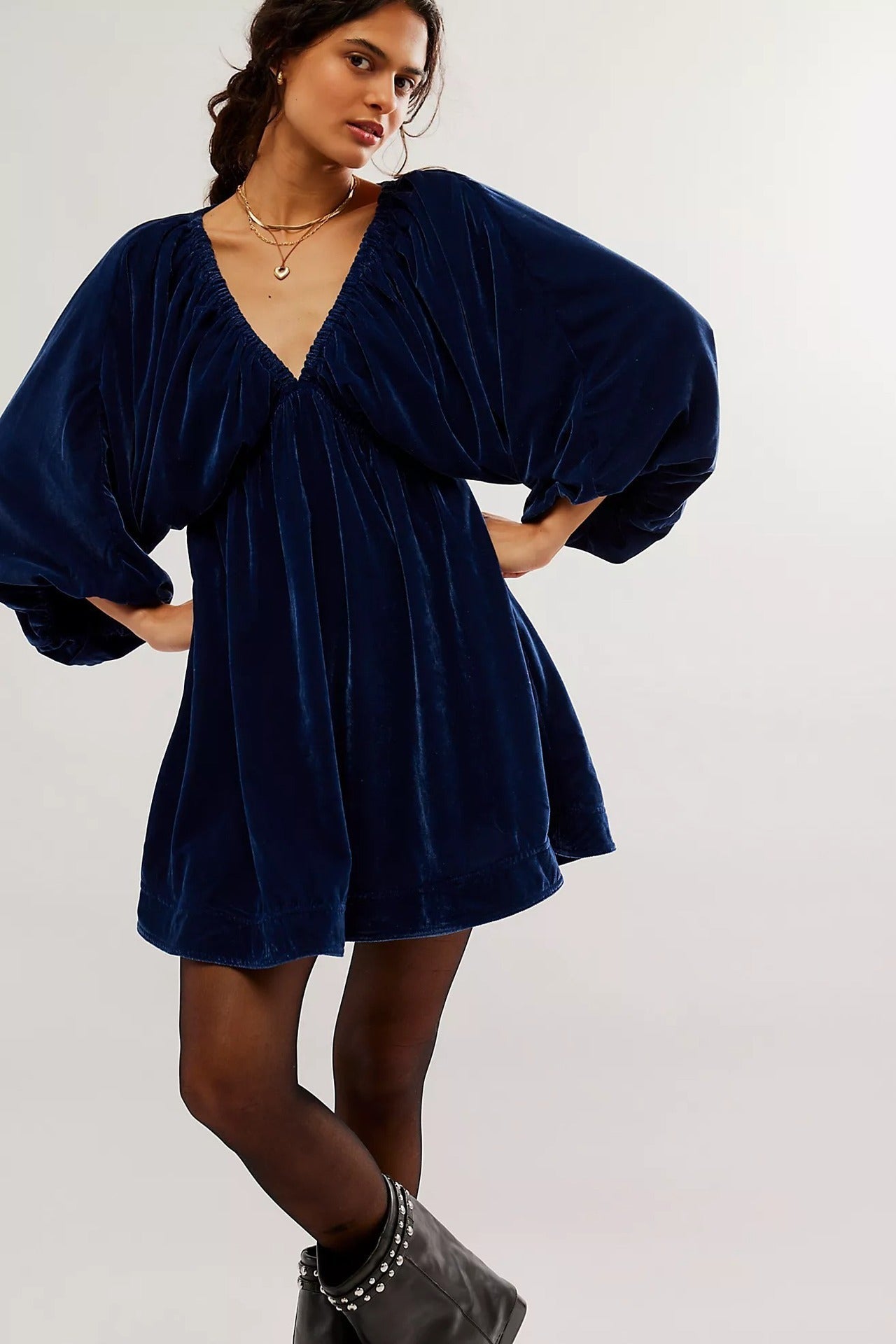 Jane – Bequemes und lässiges goldenes Samt-V-Ausschnitt-Kleid