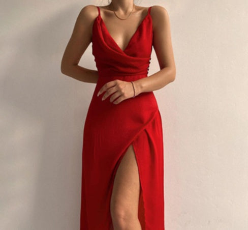 Rachel – V-Ausschnitt Slip-Kleid mit tiefem Ausschnitt und bedrucktem Schlitz