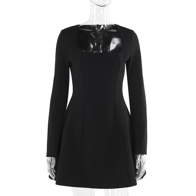 Ruth – Slim Fit Langarmkleid mit quadratischem Kragen