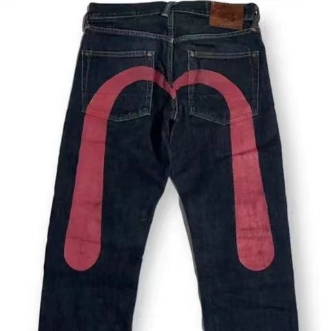 Ruth – Lockere Damenjeans mit klassischem Druck