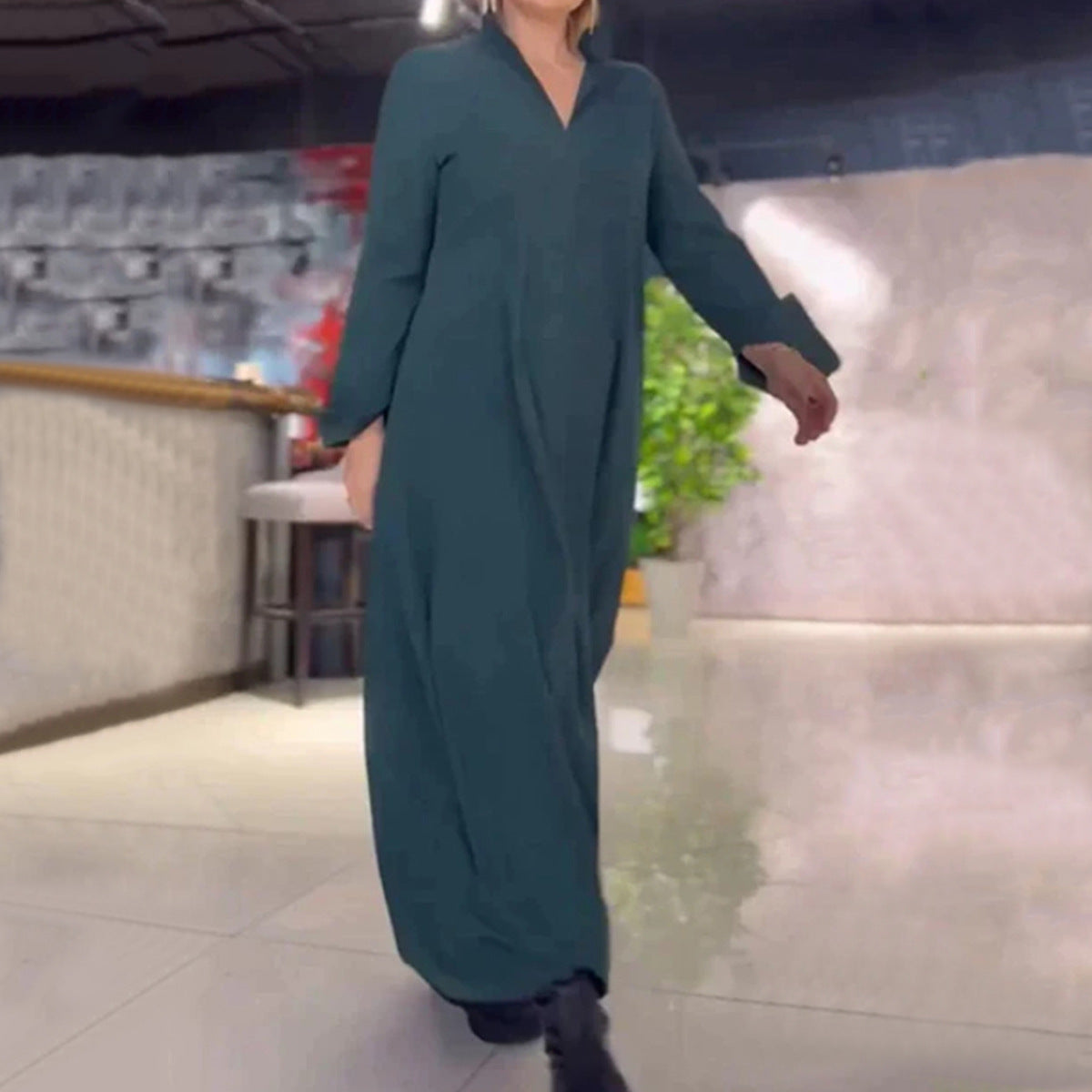 Sharon – Lässiges Langarmkleid mit V-Ausschnitt