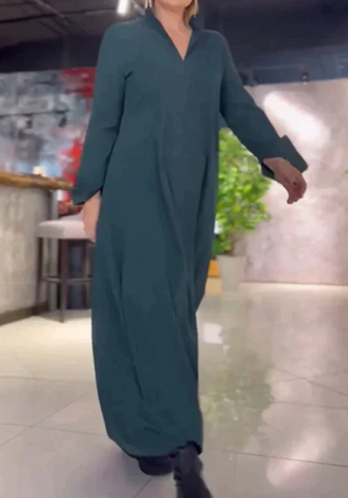 Sharon – Lässiges Langarmkleid mit V-Ausschnitt