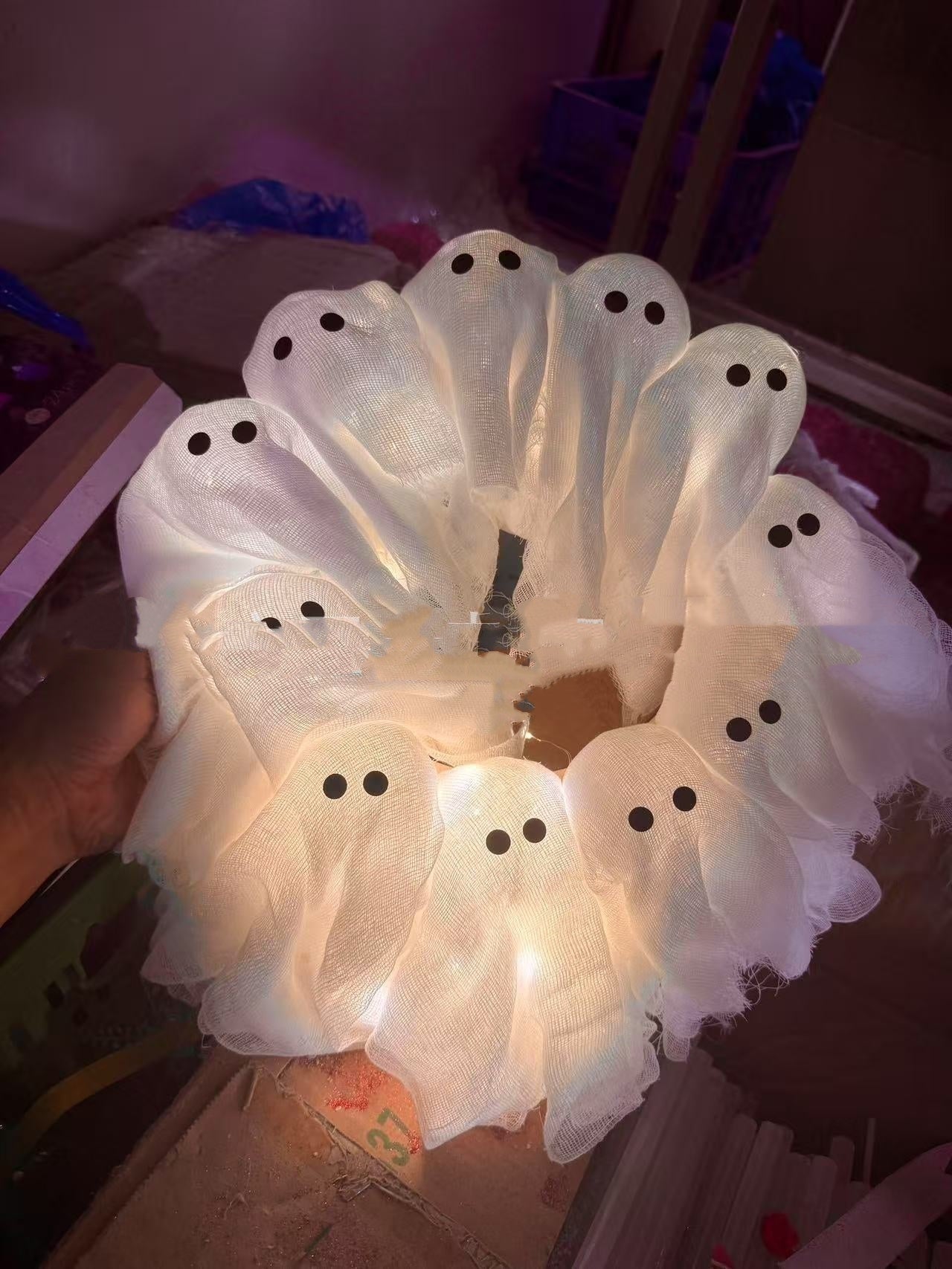Halloween Türkranz mit Geister-Lichter – Deko für Halloween-Partys & Spukhaus