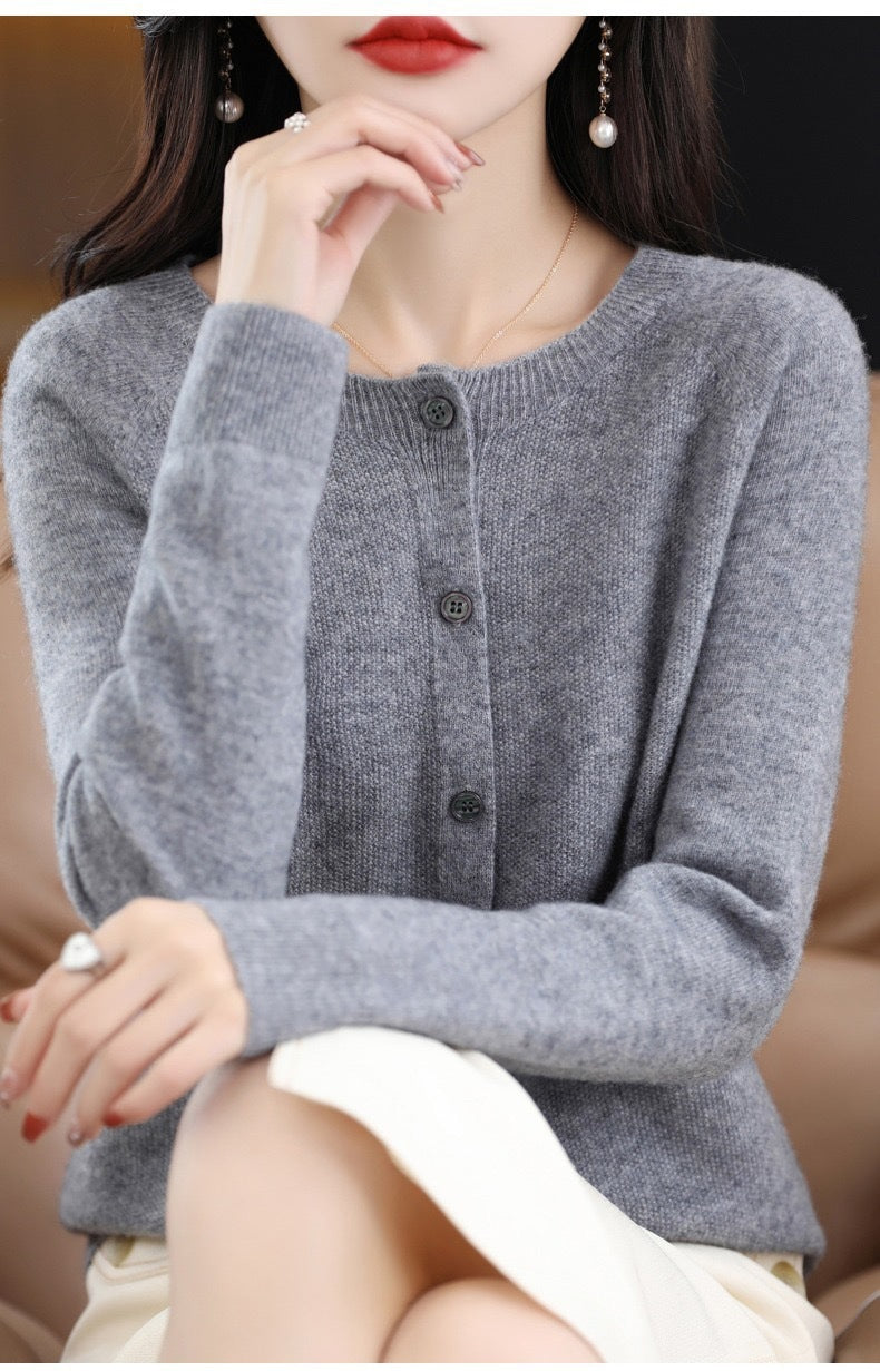 Katie – Merino Woll-Cardigan mit Rundhalsausschnitt und langen Ärmeln