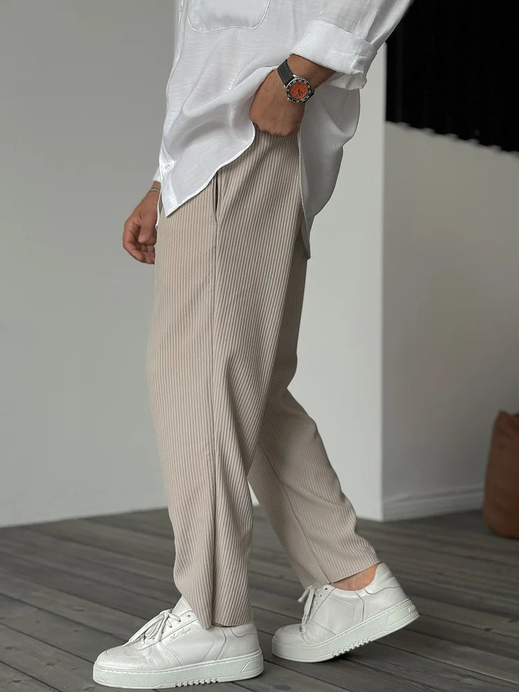 Herren Relaxed Fit Plissee Freizeithose – Eleganter Komfort für Alltag und besondere Anlässe