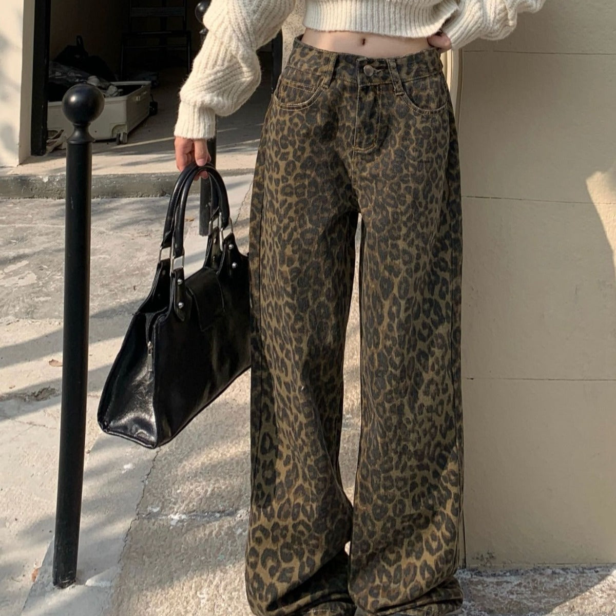 Jasmine – Lockere gerade Jeans mit Leopardenmuster