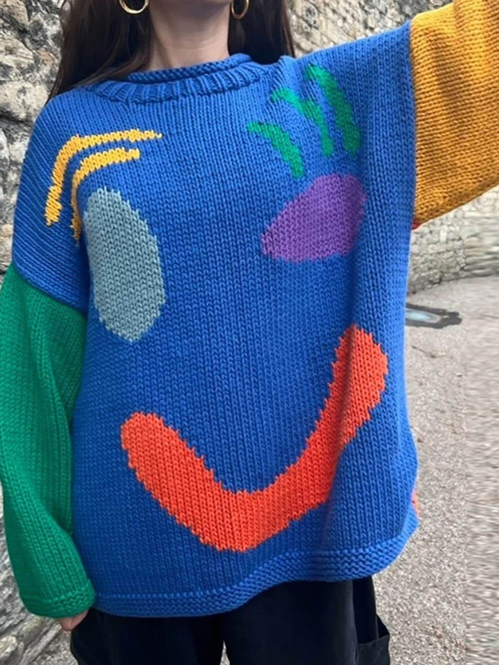 Damen Strickpullover mit abstraktem Gesichtsmotiv – Gemütlicher Wochenend- und Freizeit-Look