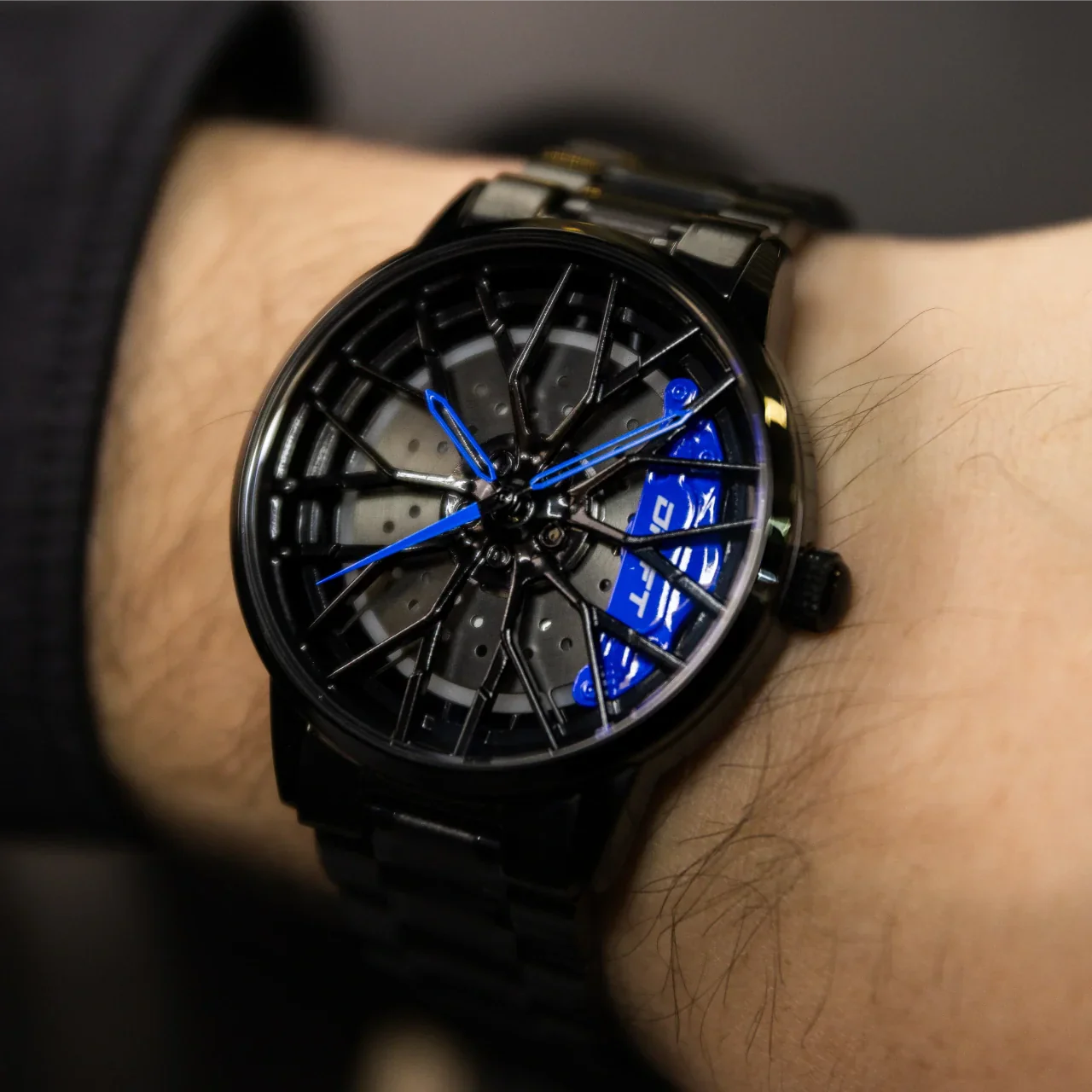 Sommerliche Herrenuhr im Sportfelgen-Design – Armbanduhr für Männer, auffälliger Look für Freizeit & Urlaub