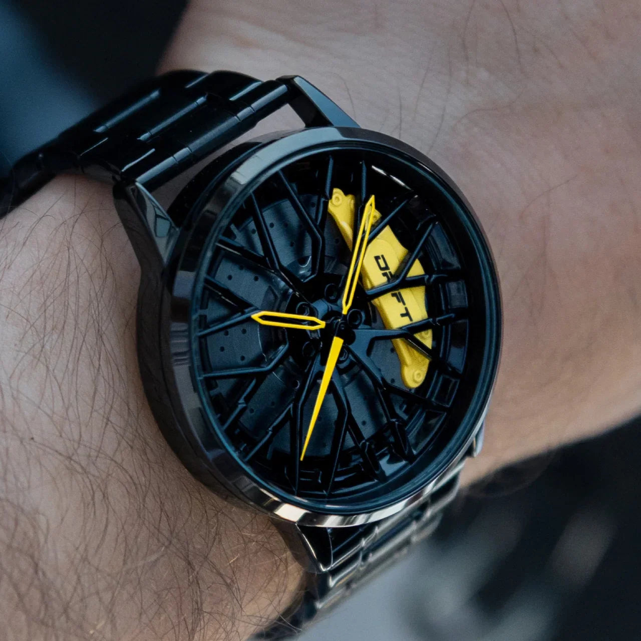 Sommerliche Herrenuhr im Sportfelgen-Design – Armbanduhr für Männer, auffälliger Look für Freizeit & Urlaub