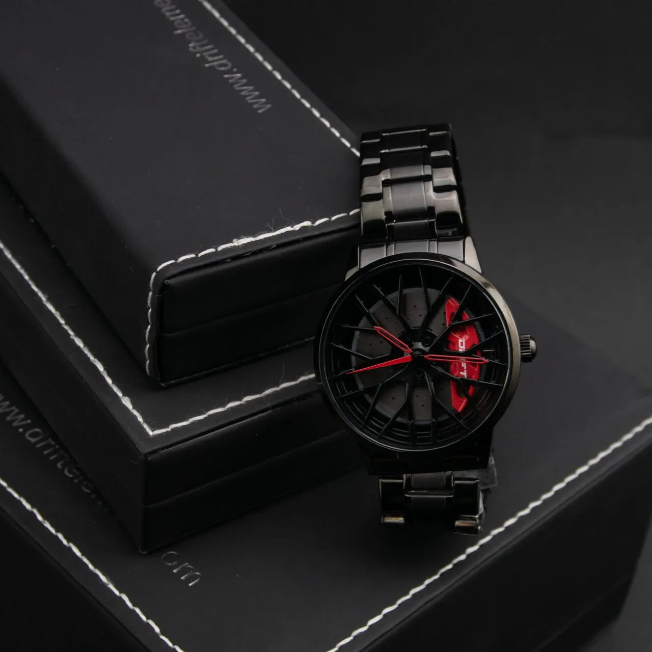 Sommerliche Herrenuhr im Sportfelgen-Design – Armbanduhr für Männer, auffälliger Look für Freizeit & Urlaub