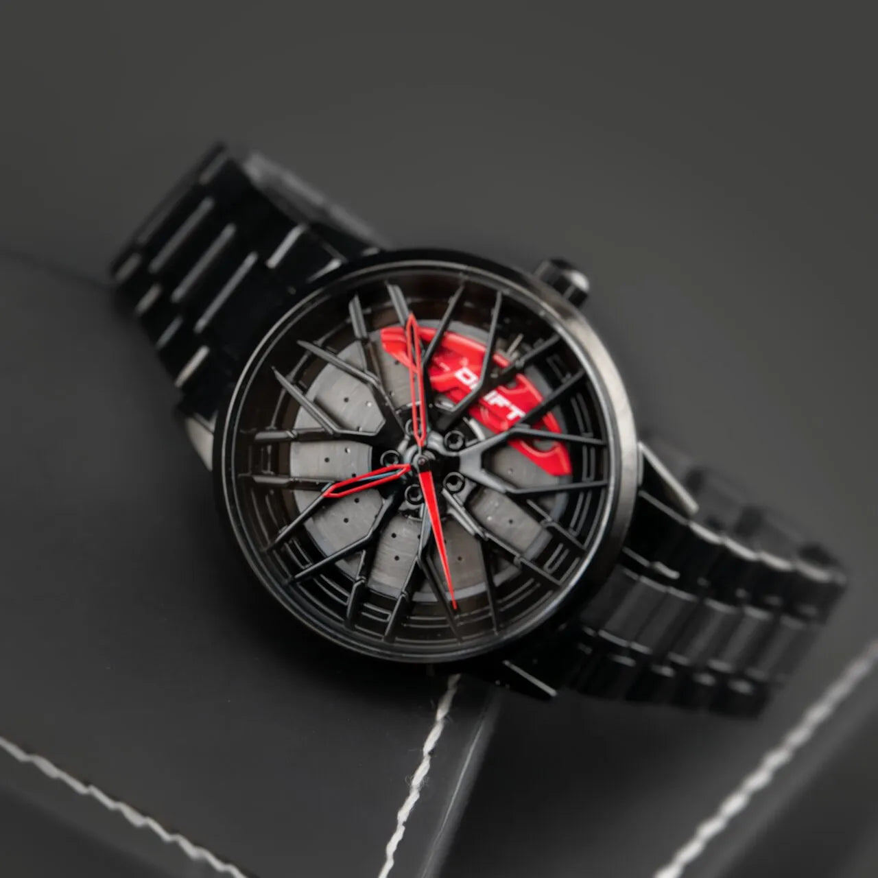 Sommerliche Herrenuhr im Sportfelgen-Design – Armbanduhr für Männer, auffälliger Look für Freizeit & Urlaub