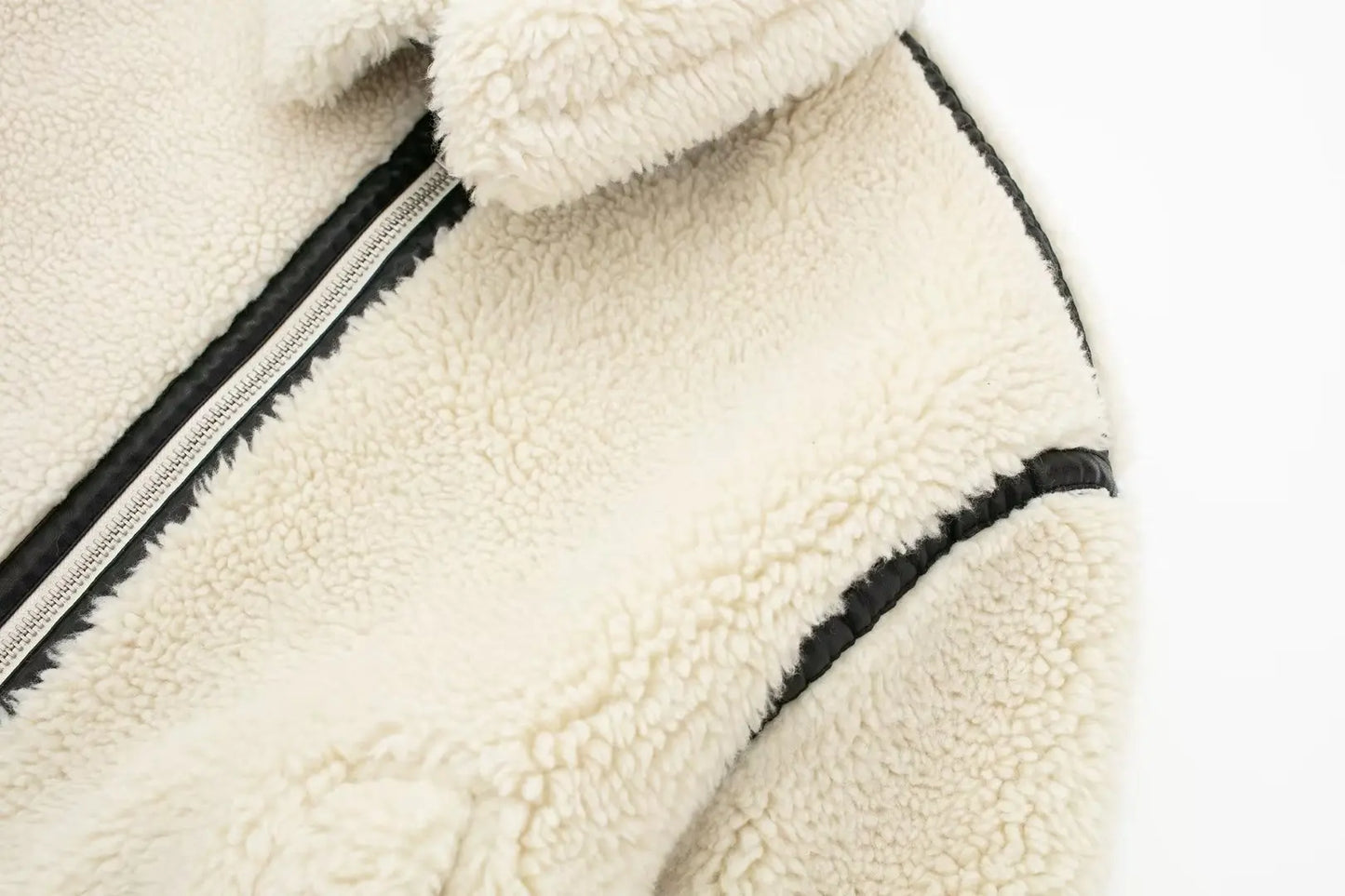 Damen Winterjacke im Biker-Stil – Modische Teddyfell Jacke für kalte Tage