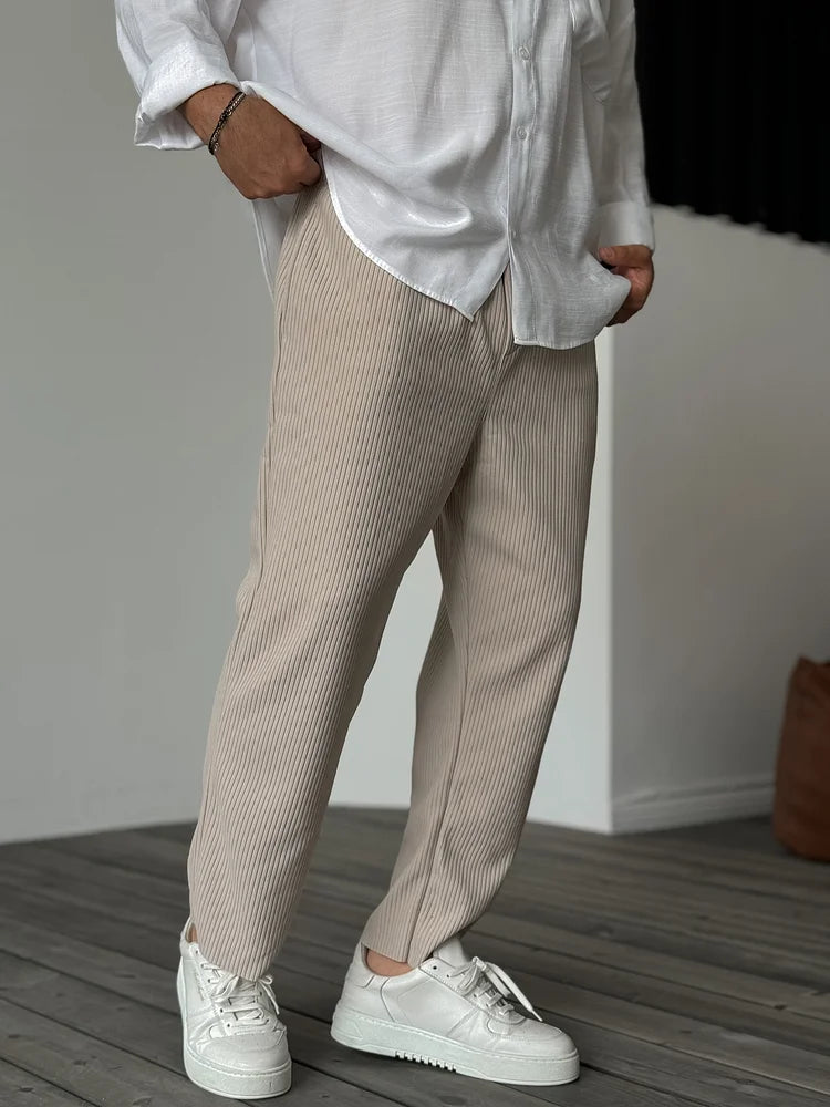 Herren Relaxed Fit Plissee Freizeithose – Eleganter Komfort für Alltag und besondere Anlässe