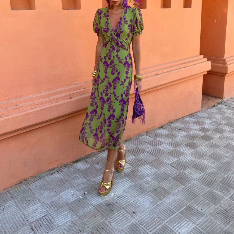 Dawn – Langes elegantes Slim V-Ausschnitt Kurzarmkleid mit Farbkontrastdruck