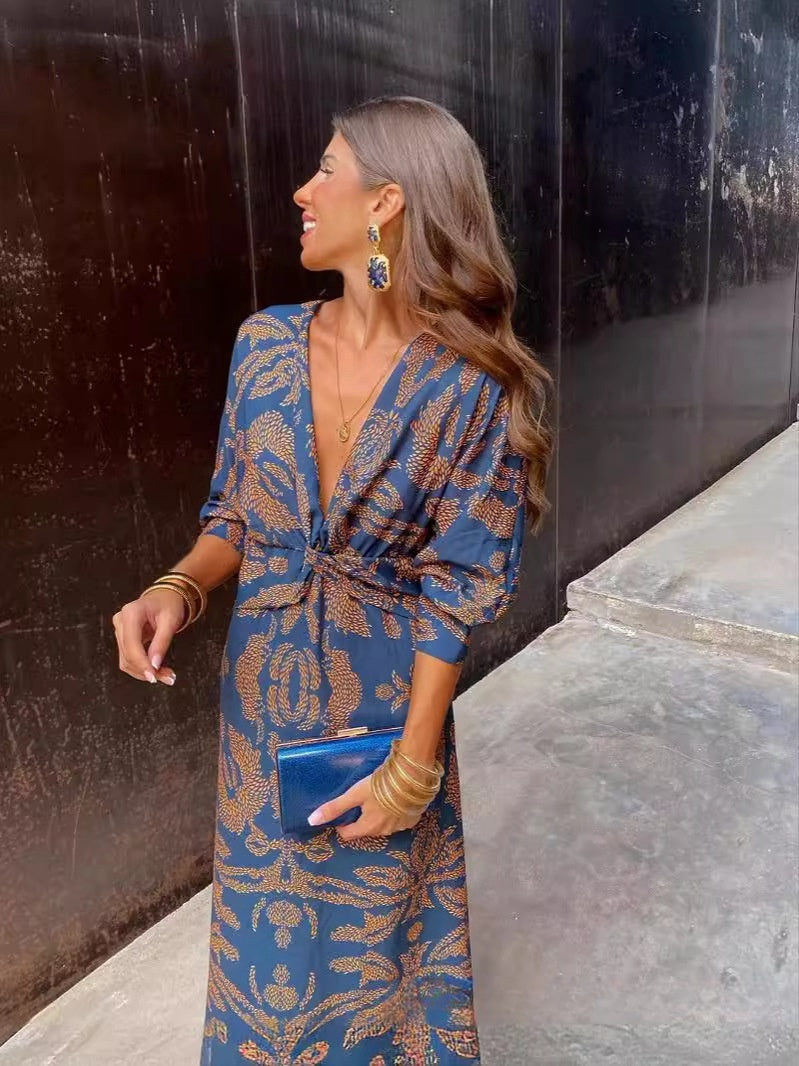 Pamela – Gemaltes Kleid mit V-Ausschnitt und drei Viertelärmeln