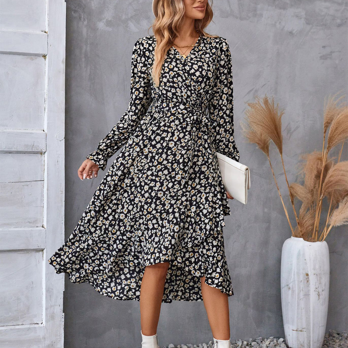 Amy – Langärmliges Kleid mit Blumenmuster und Rüschendetails