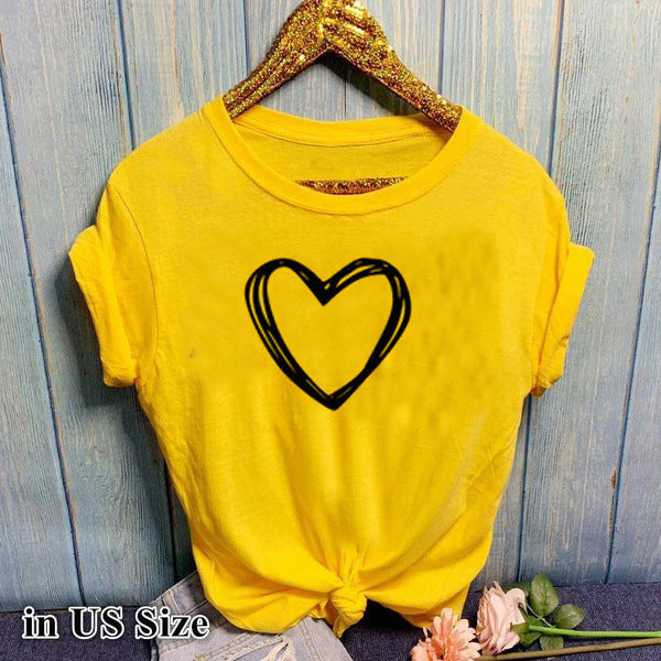 Natalie – Herz Print Damen T-Shirt mit Rundhals und kurzen Ärmeln