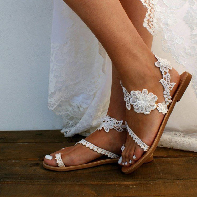 Damen Boho Sandalen mit Blumen-Applikation und Knöchelriemen – Sommerliche Zehenstegsandalen für Freizeit & Urlaub